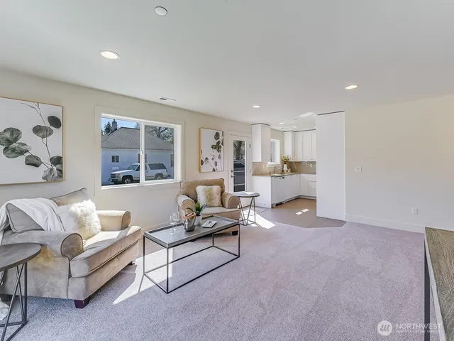 $989,000 | 11624 42nd Avenue South, Tukwila, WA 98168