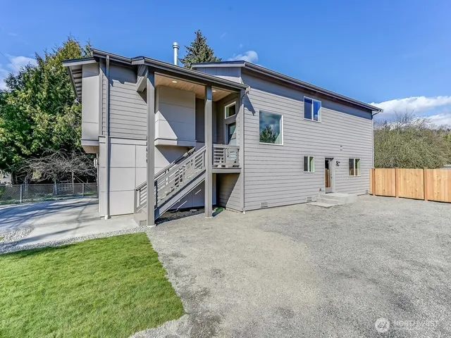 $989,000 | 11624 42nd Avenue South, Tukwila, WA 98168