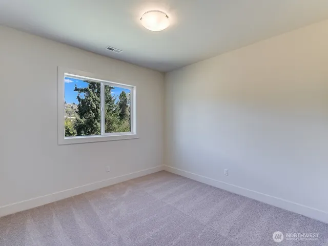 $989,000 | 11624 42nd Avenue South, Tukwila, WA 98168