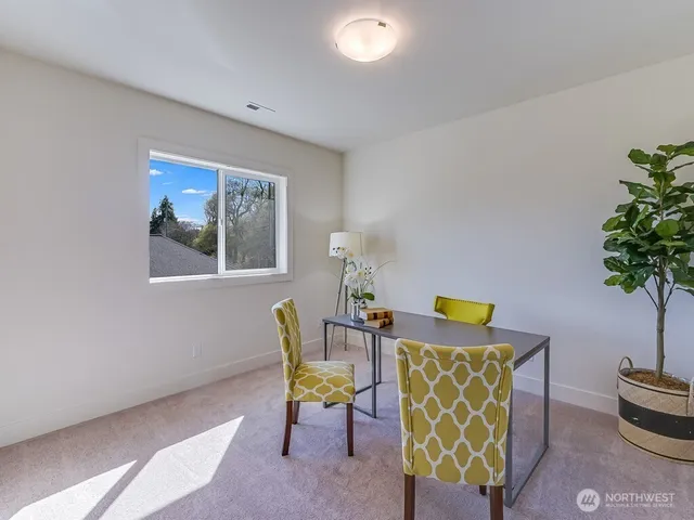 $989,000 | 11624 42nd Avenue South, Tukwila, WA 98168