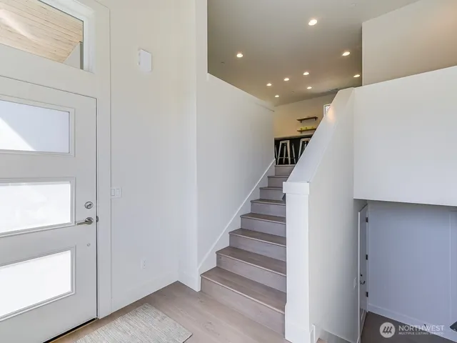 $989,000 | 11624 42nd Avenue South, Tukwila, WA 98168