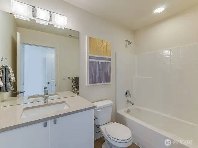 $989,000 | 11624 42nd Avenue South, Tukwila, WA 98168