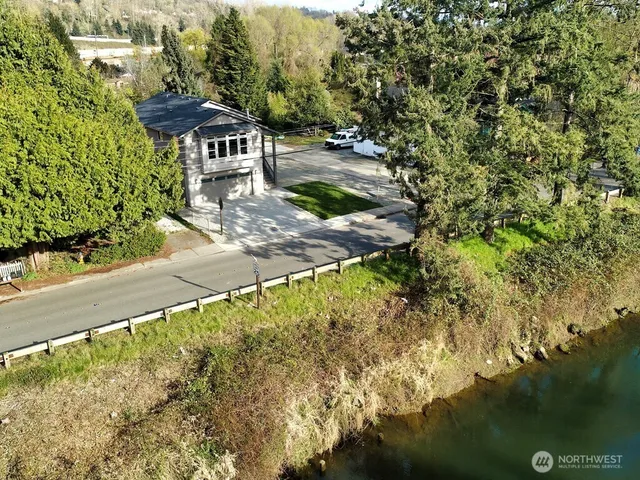 $989,000 | 11624 42nd Avenue South, Tukwila, WA 98168