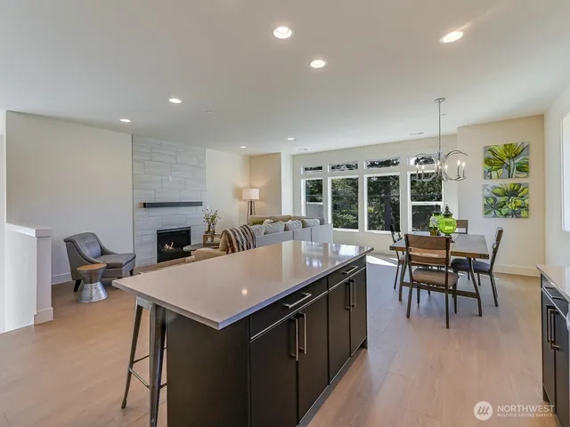 $989,000 | 11624 42nd Avenue South, Tukwila, WA 98168