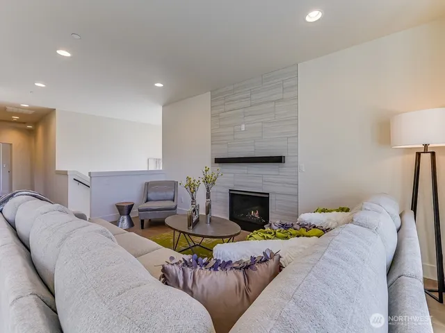 $989,000 | 11624 42nd Avenue South, Tukwila, WA 98168