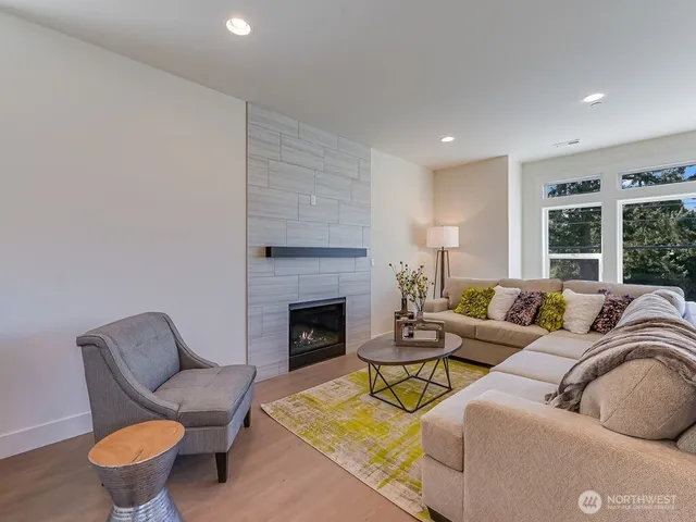 $989,000 | 11624 42nd Avenue South, Tukwila, WA 98168