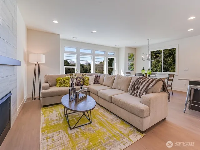 $989,000 | 11624 42nd Avenue South, Tukwila, WA 98168