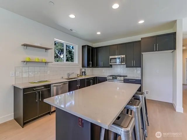 $989,000 | 11624 42nd Avenue South, Tukwila, WA 98168