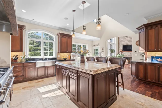 $1,650,000 | 17-w033 87th Street, Willowbrook, IL 60527