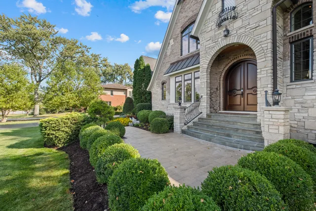 $1,650,000 | 17-w033 87th Street, Willowbrook, IL 60527