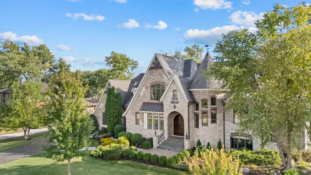 $1,650,000 | 17-w033 87th Street, Willowbrook, IL 60527