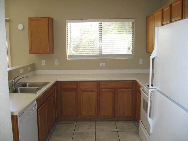 9419 West Eaton Road Phoenix, AZ 85037 - Photo 8 of 27 Kitchen v1