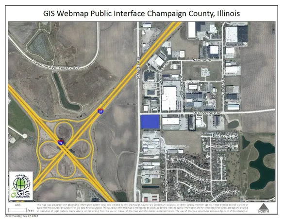 a black and white photo of a living room