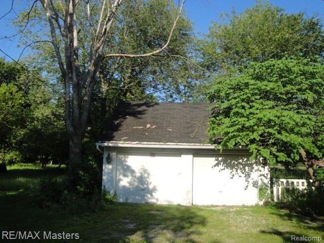 12010 Grafton Road Carleton, MI 48117 - Photo 13 of 13 6-8-10 022