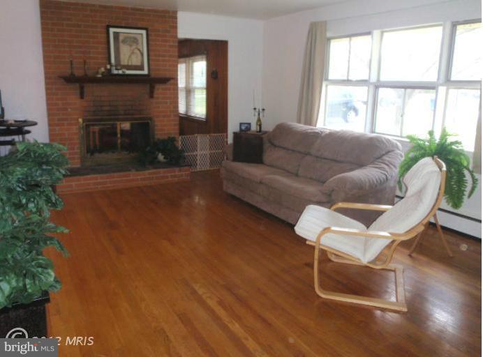 3705 Valley Road Ellicott City, MD 21042 - Photo 11 of 25 Living Room