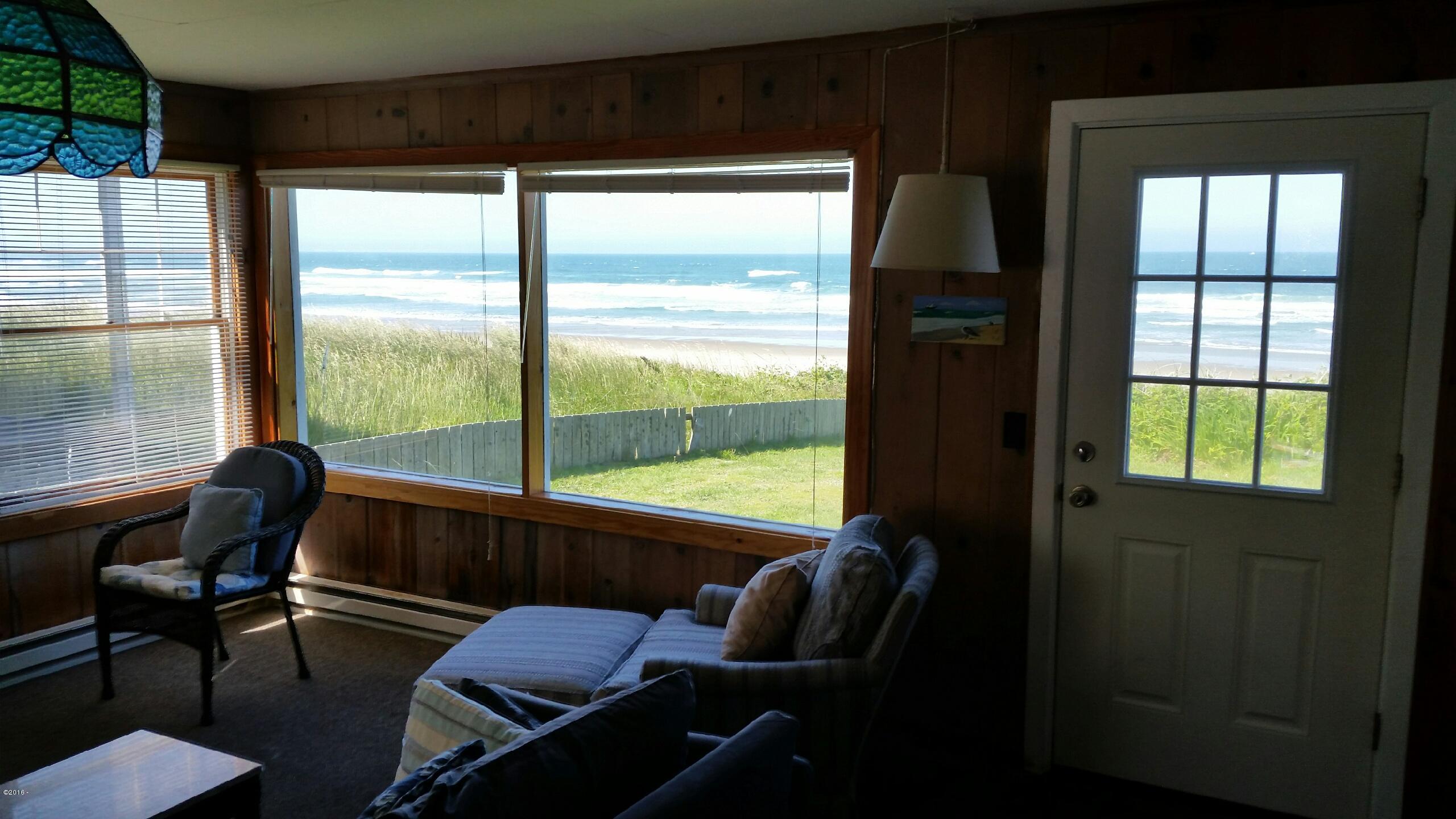 6225 Logan Road Lincoln City, OR 97367 - Photo 8 of 17 Living Room