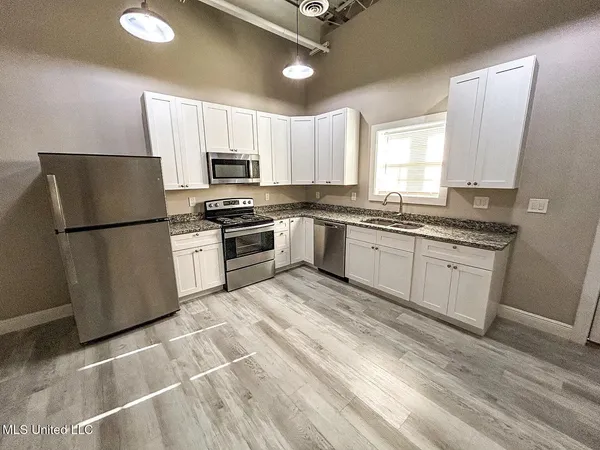 $1,600 | 902 Howard Avenue, Unit 7, Biloxi, MS 39530