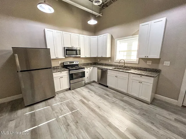 $1,600 | 902 Howard Avenue, Unit 7, Biloxi, MS 39530