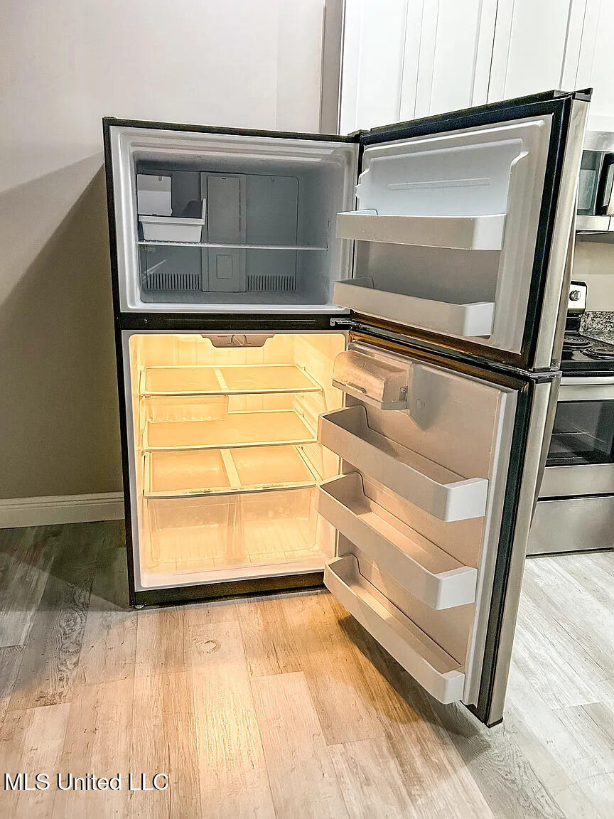 902 Howard Avenue, Unit 7 Biloxi, MS 39530 - Photo 3 of 18 3