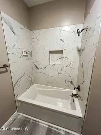 $1,600 | 902 Howard Avenue, Unit 7, Biloxi, MS 39530