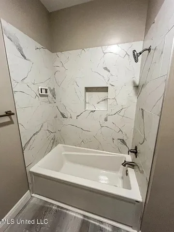 $1,600 | 902 Howard Avenue, Unit 7, Biloxi, MS 39530