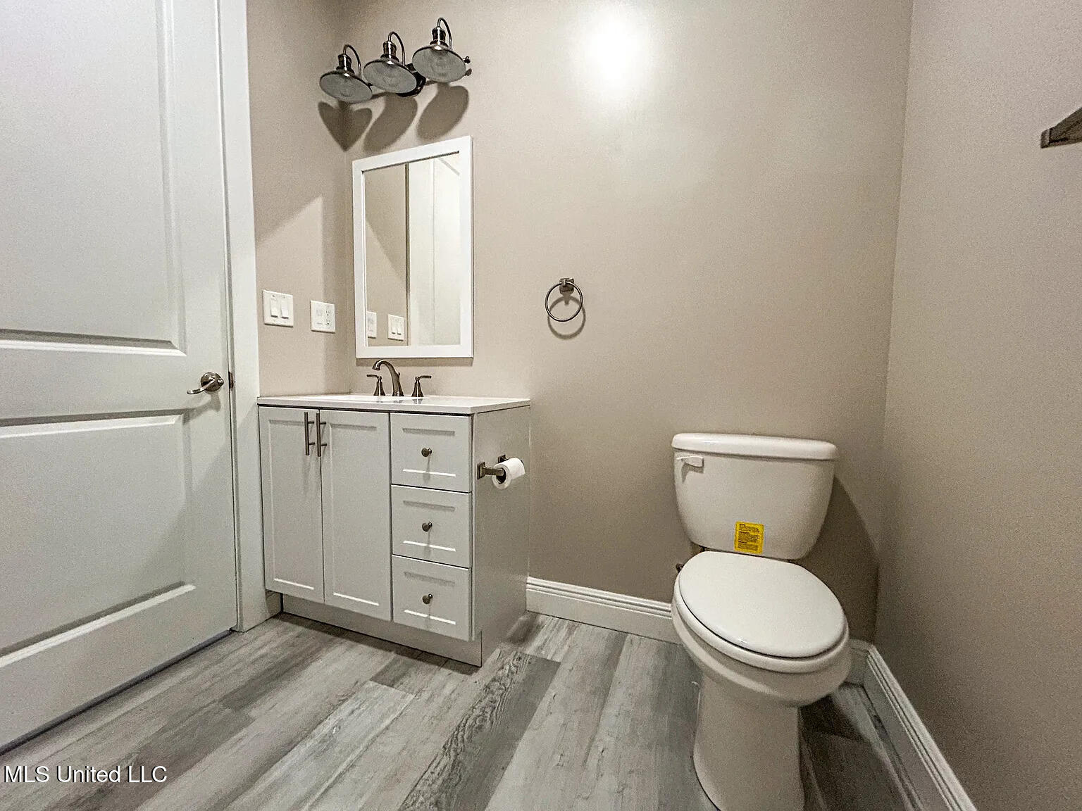 902 Howard Avenue, Unit 7 Biloxi, MS 39530 - Photo 8 of 18 8