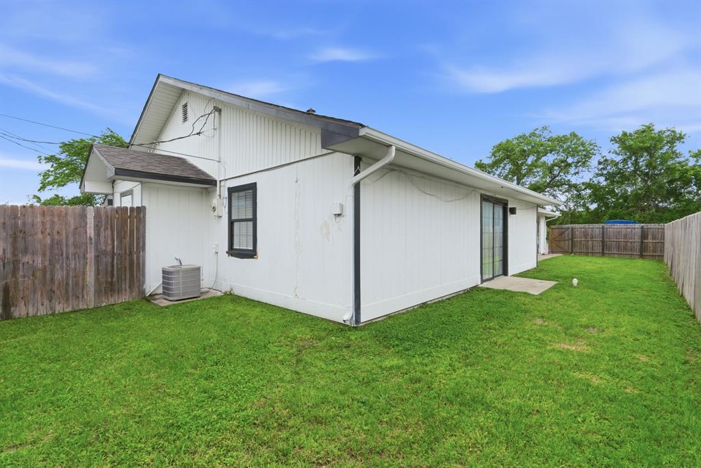 1032 Greg Street, Unit 15 Azle, TX 76020 - Photo 37 of 40 1024 Greg St