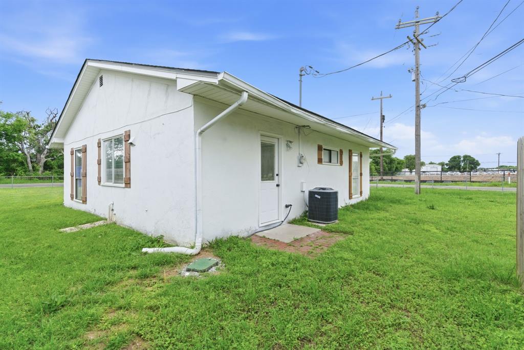 1032 Greg Street, Unit 15 Azle, TX 76020 - Photo 38 of 40 1028 Greg St