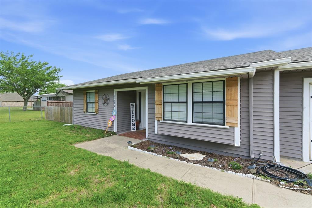 1032 Greg Street, Unit 15 Azle, TX 76020 - Photo 9 of 40 1032 Greg St