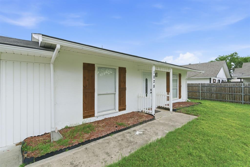 1032 Greg Street, Unit 15 Azle, TX 76020 - Photo 10 of 40 1028 Greg St