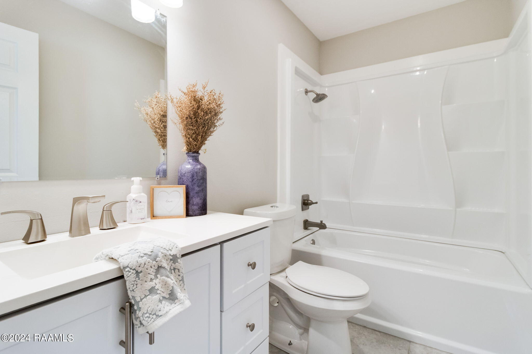 701 South College Road, Unit 301 Lafayette, LA 70503 - Photo 13 of 17 10-web-or-mls-701 S College 301-9