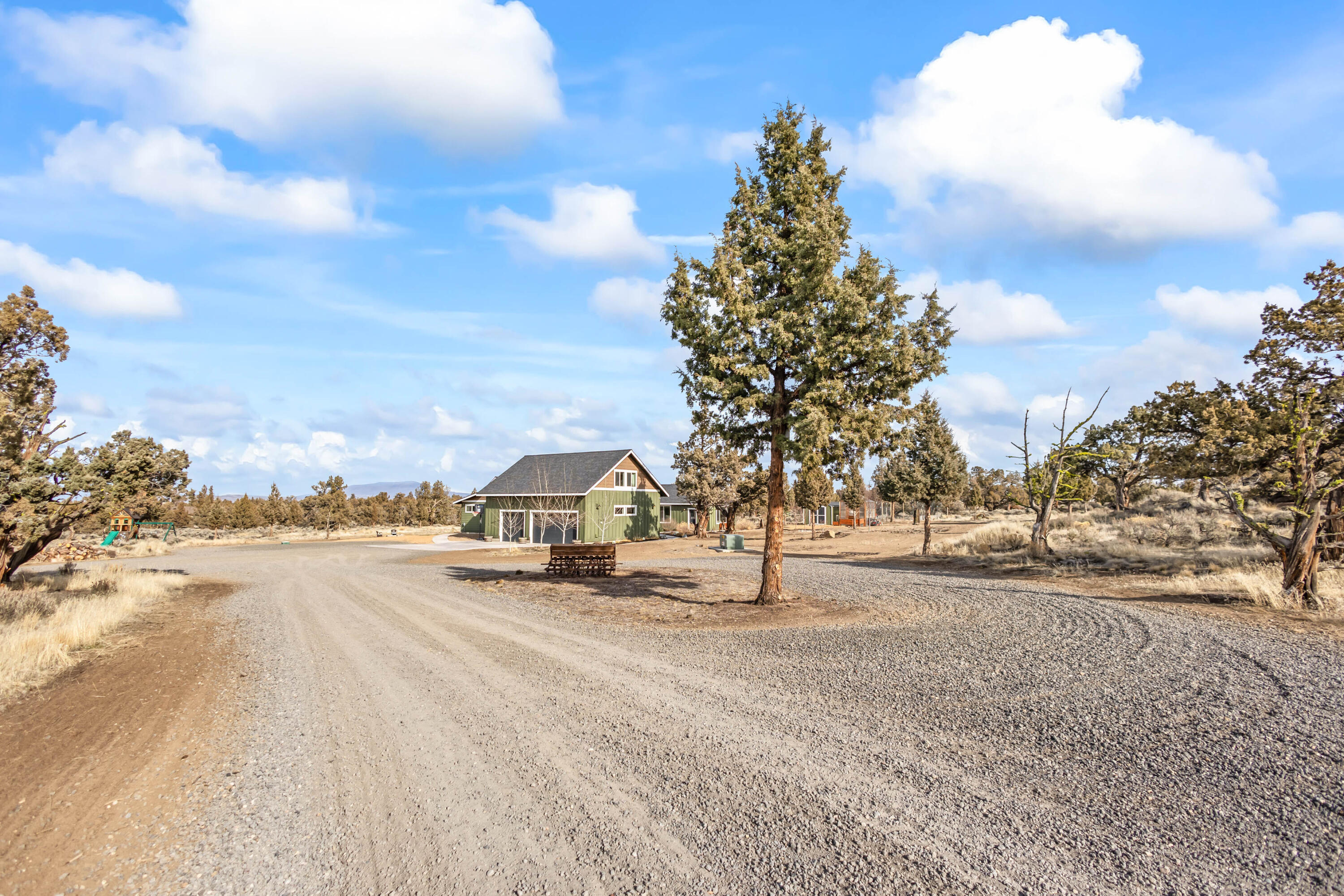 18385 Southwest Mount Adams Loop Powell Butte, OR 97753 - Photo 44 of 59 40