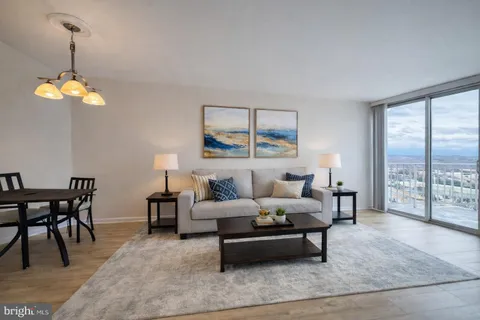 $1,700 | 301 North Beauregard Street, Unit 1707, Alexandria, VA 22312