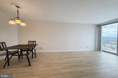 $1,700 | 301 North Beauregard Street, Unit 1707, Alexandria, VA 22312