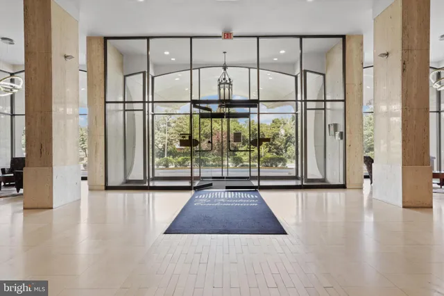 $1,800 | 301 North Beauregard Street, Unit 1707, Alexandria, VA 22312