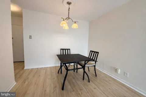 $1,700 | 301 North Beauregard Street, Unit 1707, Alexandria, VA 22312