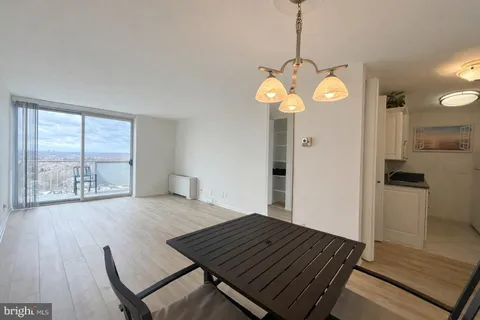 $1,700 | 301 North Beauregard Street, Unit 1707, Alexandria, VA 22312