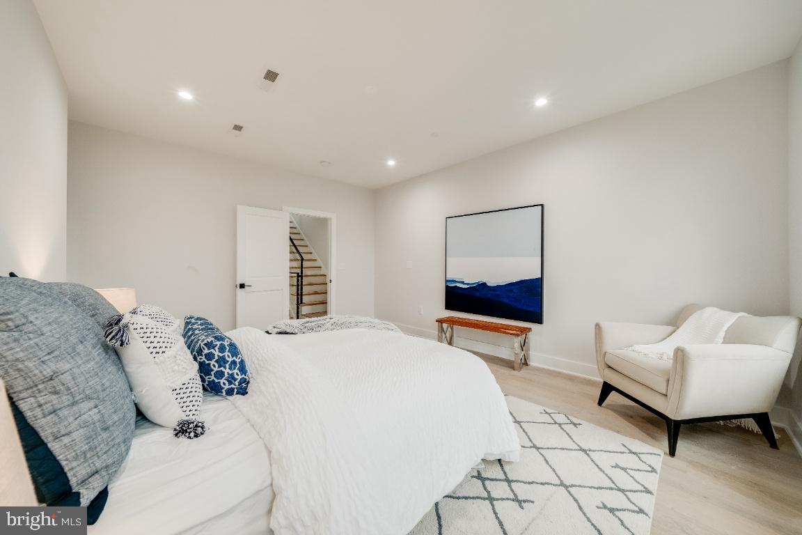 1720 37th Street Northwest Washington, DC 20007 - Photo 28 of 47 Level 3- Owner's Suite