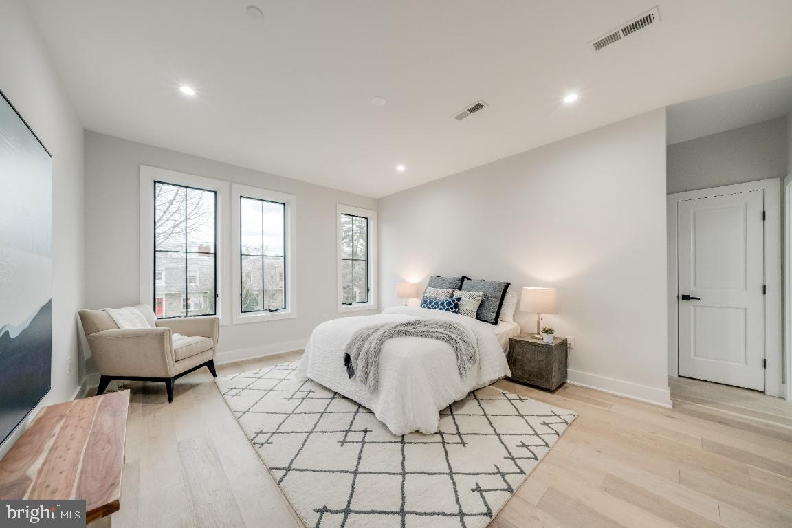 1720 37th Street Northwest Washington, DC 20007 - Photo 29 of 47 Level 3- Owner's Suite