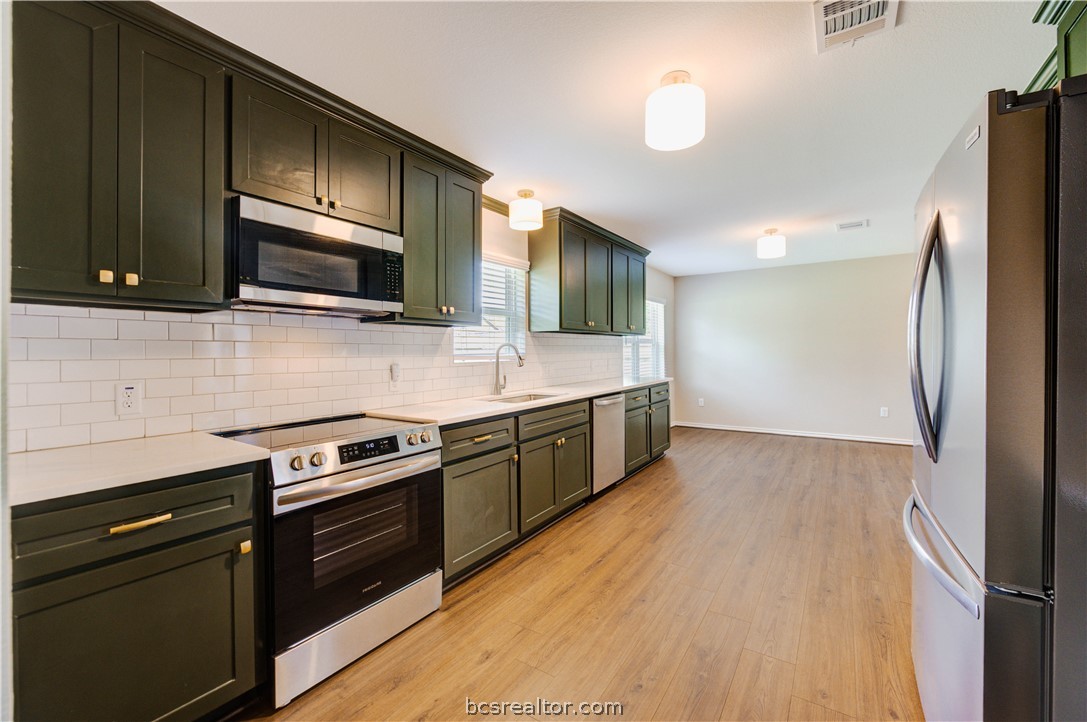 703 Horlock Street Navasota, TX 77868 - Photo 13 of 37