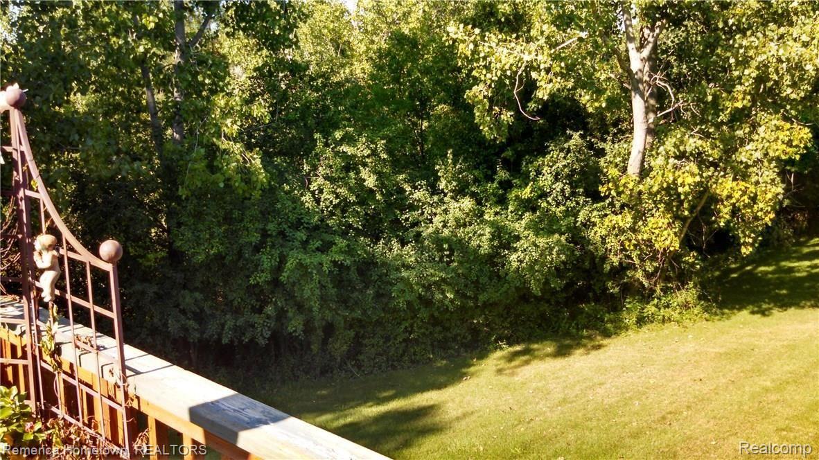 37010 Valley Ridge Drive Farmington, MI 48331 - Photo 8 of 16 V R side.jpg