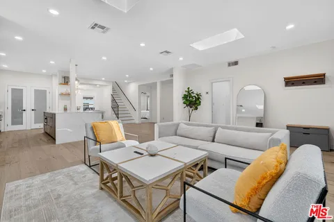 $2,488,000 | 313 South Sycamore Avenue, Los Angeles, CA 90036