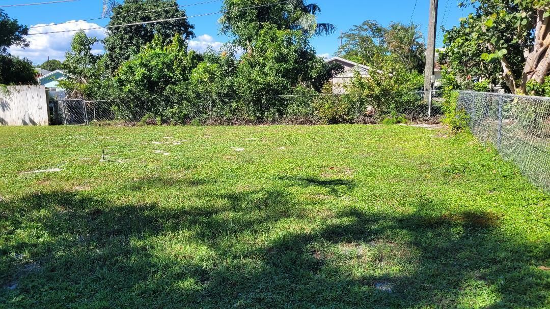 461 Southwest 1st Street Boca Raton, FL 33432 - Photo 2 of 4 S backyard