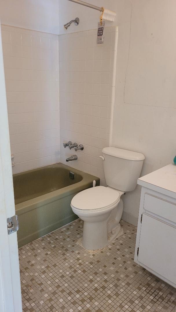 461 Southwest 1st Street Boca Raton, FL 33432 - Photo 4 of 4 S. bathroom