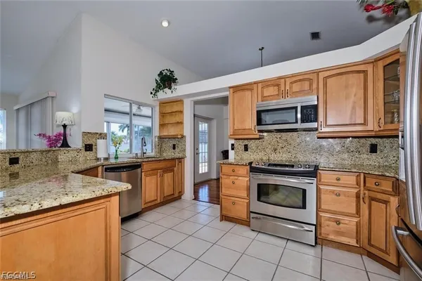 $2,800 | 5507 Southwest 14th Place, Cape Coral, FL 33914