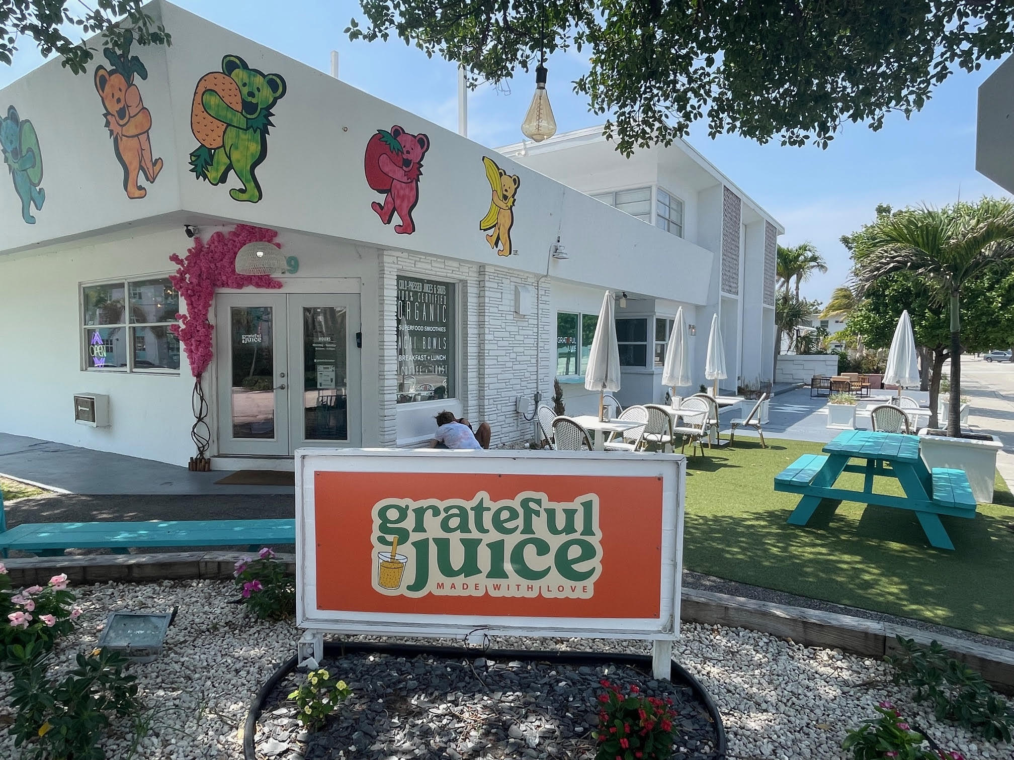 3000 Riomar Street, Unit 407 Fort Lauderdale, FL 33304 - Photo 35 of 38 a sign on the side of a building