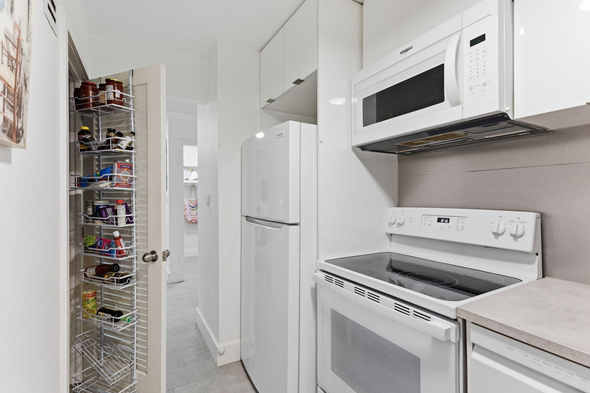 3000 Riomar Street, Unit 407 Fort Lauderdale, FL 33304 - Photo 7 of 38 a utility room with dryer and washer