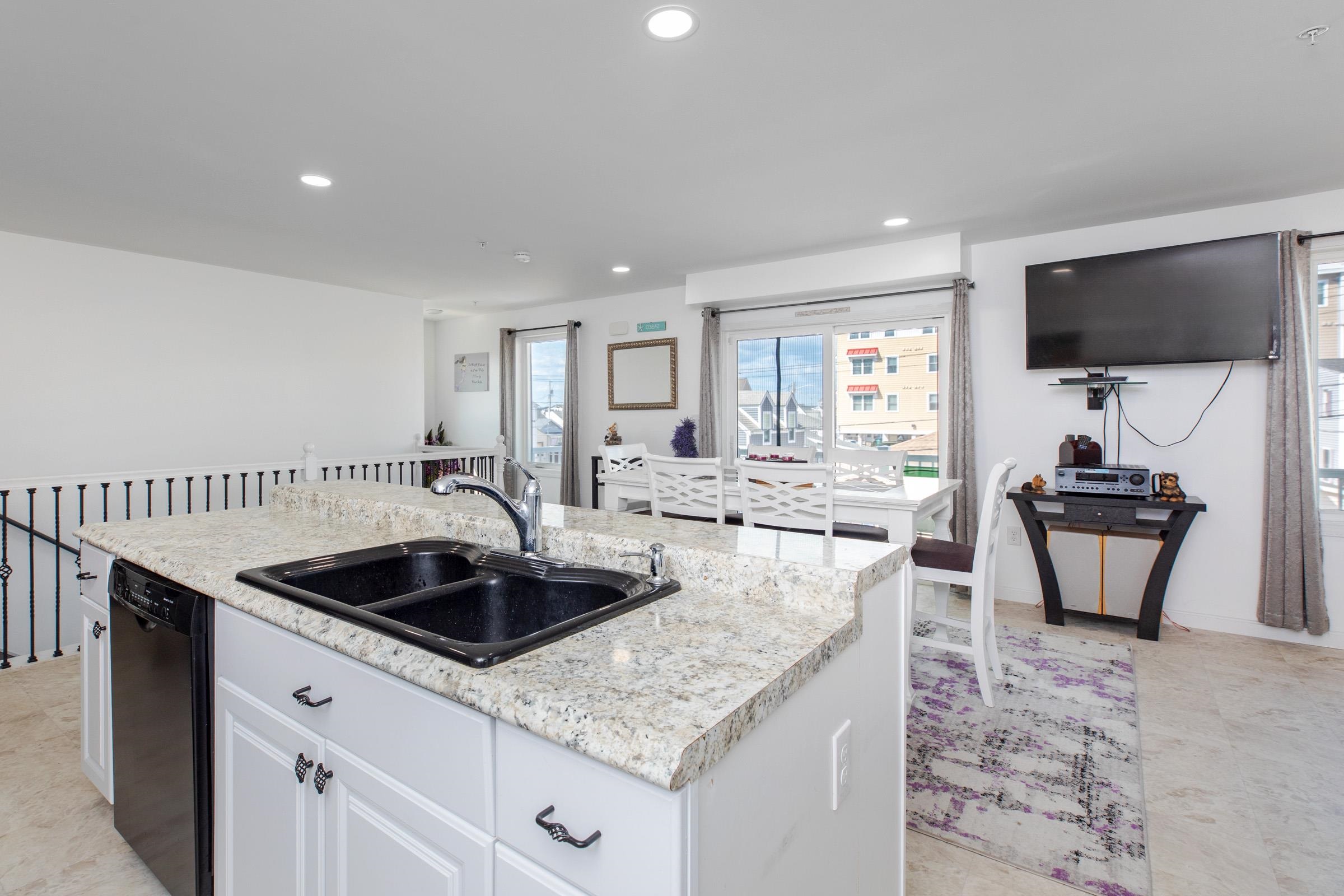 3 Perkins Avenue, Unit 1 Hampton, NH 03842 - Photo 11 of 34