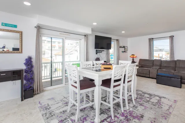 $675,000 | 3 Perkins Avenue, Unit 1, Hampton, NH 03842