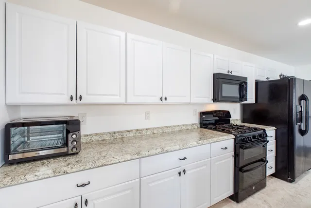 $675,000 | 3 Perkins Avenue, Unit 1, Hampton, NH 03842